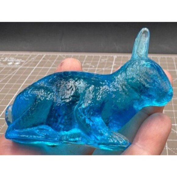 Mosser Glass Light Sea Blue Small Sitting Bunny Figure - Picture 3 of 5
